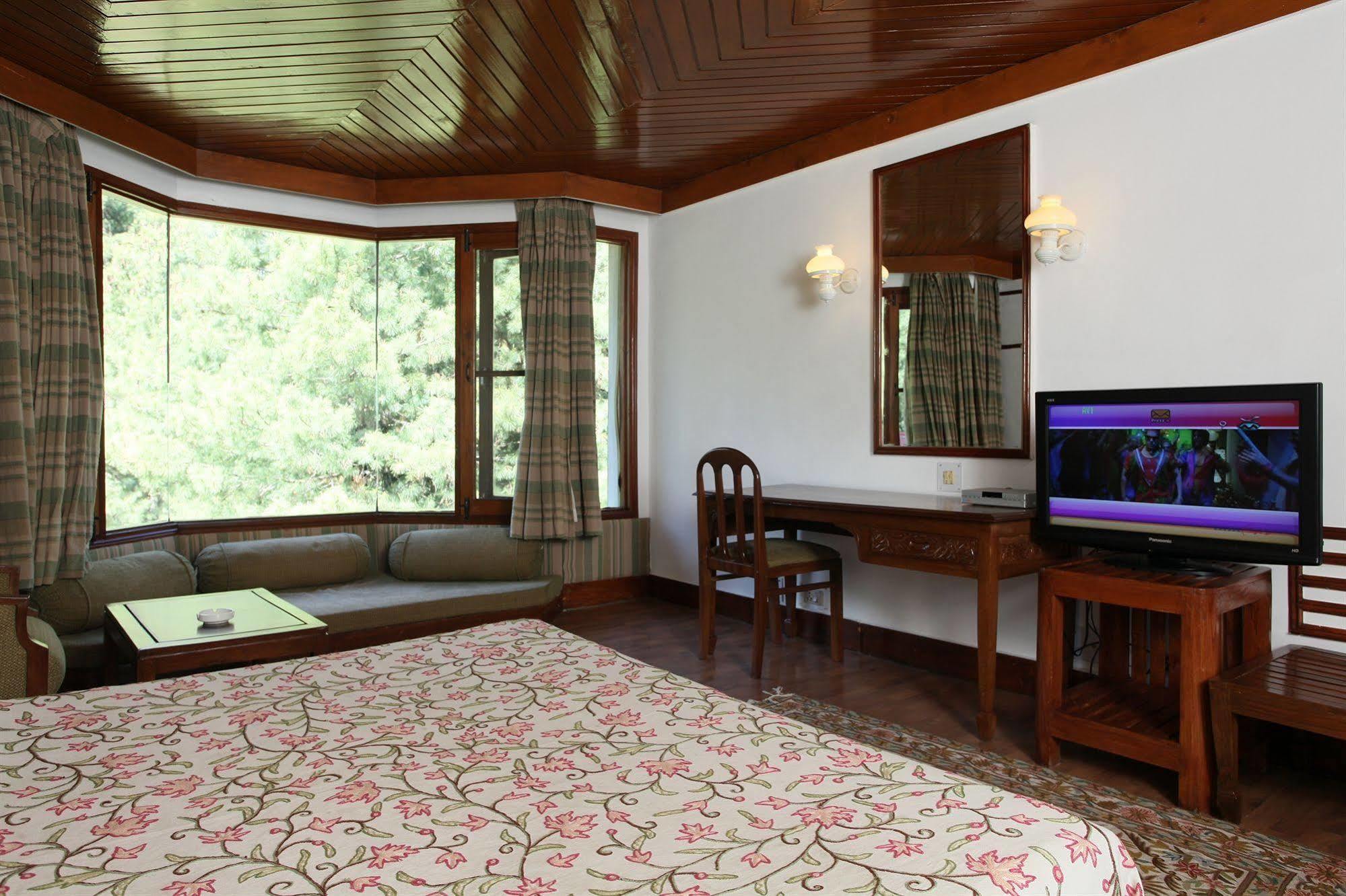 Hotel Senator Pine N Peak Pahalgām Exterior foto